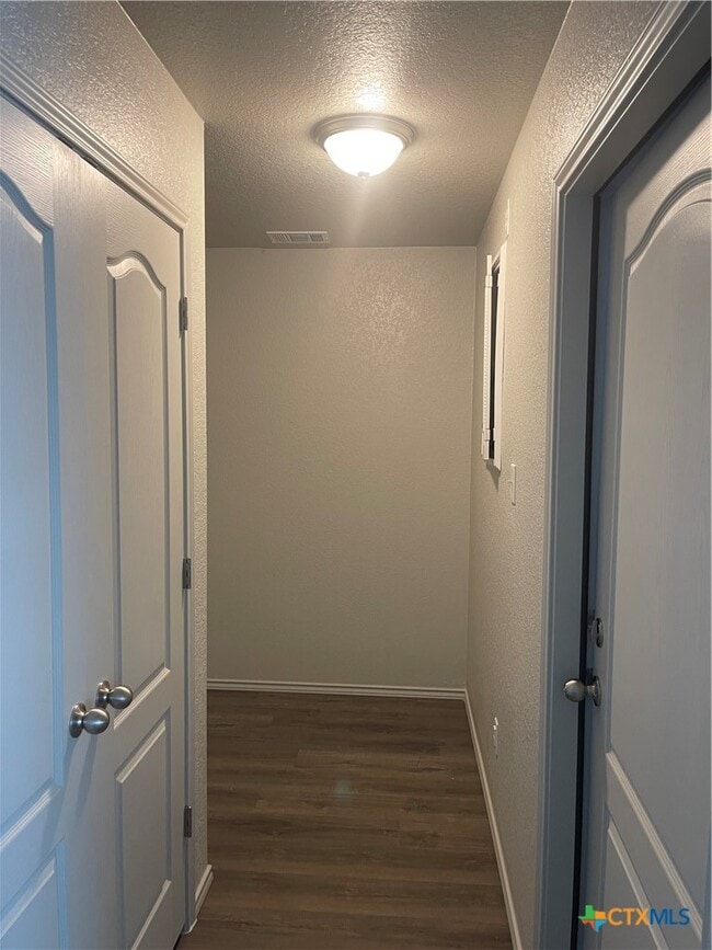 Building Photo - 547 Lost Trl