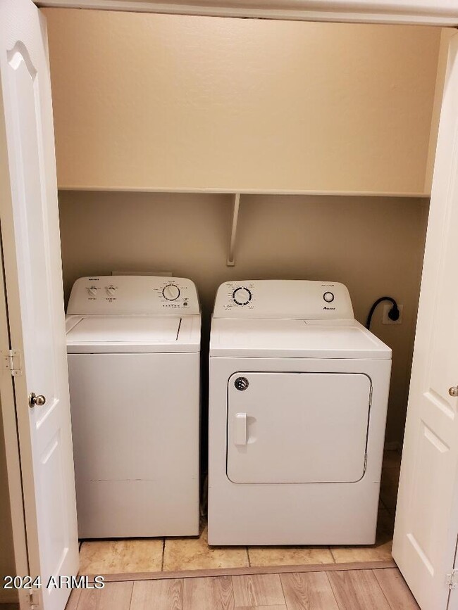 Building Photo - 1864 W Olive Way