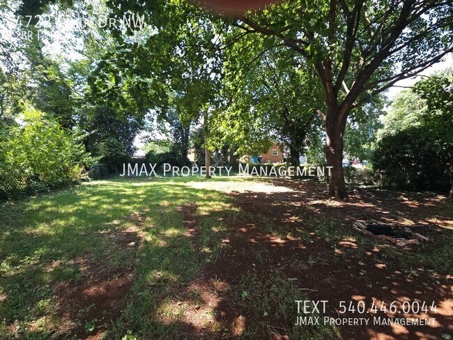 Building Photo - 4722 Eden Dr NW