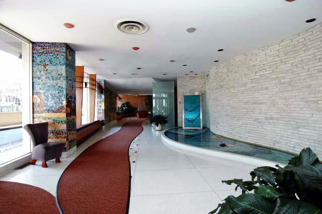 Building Photo - 6301 N Sheridan Rd