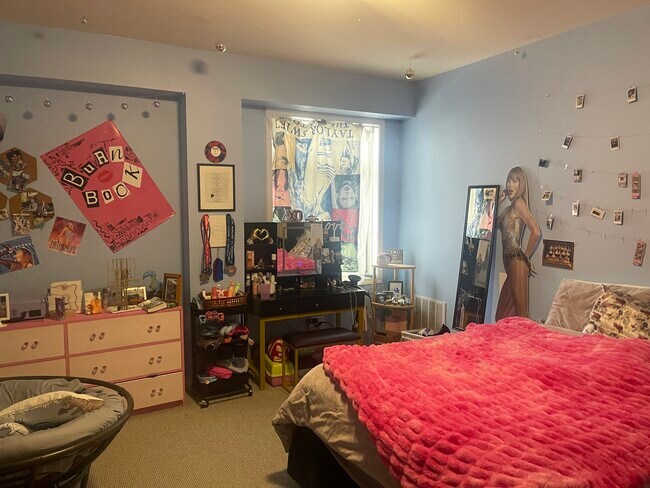 Building Photo - 6400 N Northwest Hwy