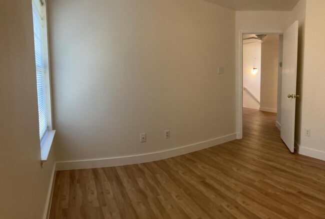 Building Photo - 1208 Village Garden Dr