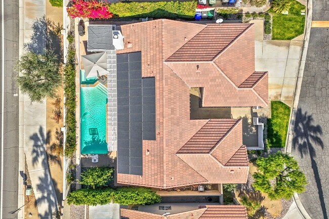 Building Photo - 43911 La Carmela Dr
