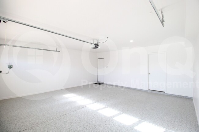 Building Photo - 3902 E White Aster St