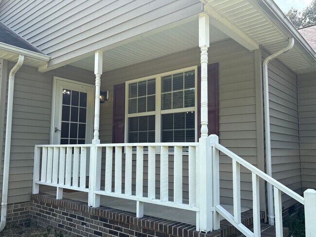 Building Photo - 671 Circle Dr