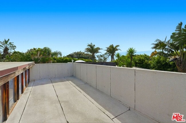 Building Photo - 6456 Surfside Way