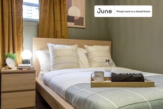 Building Photo - Room in Shared 4 bed/1 bath home