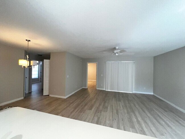 Building Photo - Welcome Home! Updated flooring & fresh interior paint! Move in OCTOBER! Beautiful 3X2 with attach...