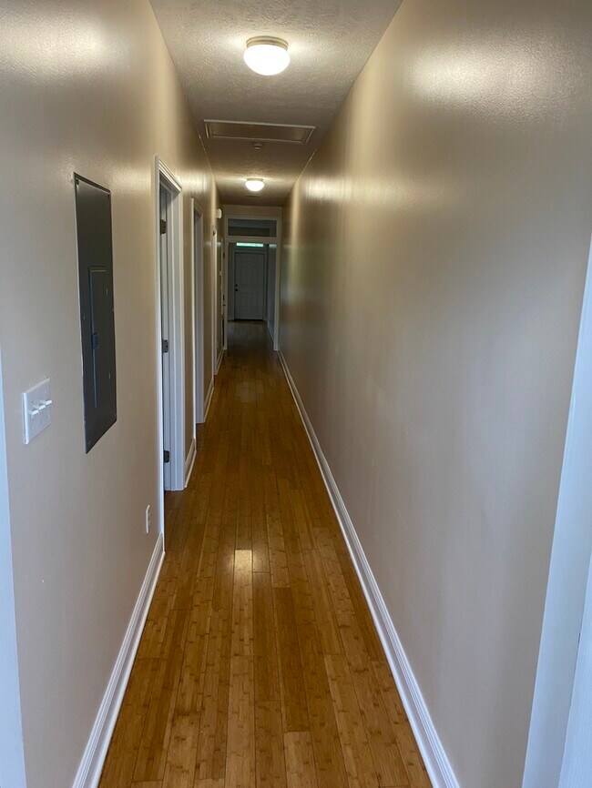 Building Photo - Beautiful 2/1 in Bay St. Louis, MS