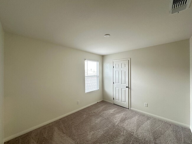 Building Photo - Tarim