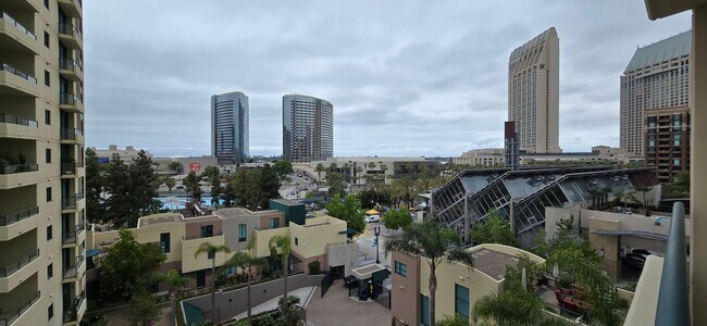 Building Photo - Modern 2 Bed, 2 Bath Condo in the Heart of the Marina District