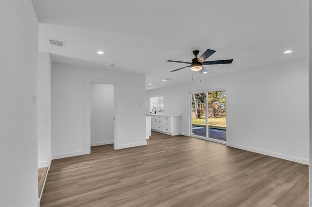 Building Photo - 817 N Shore Dr