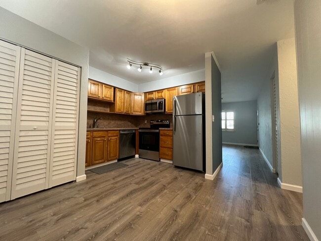 Building Photo - 5173 Pineland Ave