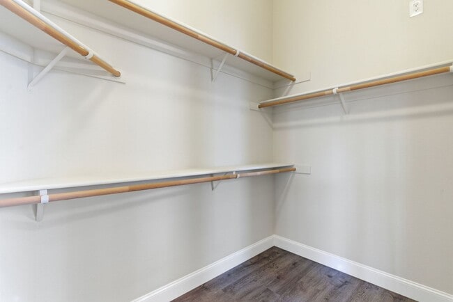 Building Photo - BEAUTIFULLY MAINTAINED SINGLE STORY HOME IN GREAT BRENTWOOD LOCATION!
