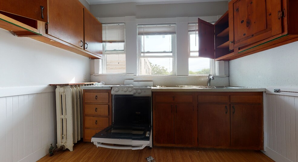 Primary Photo - 8 Forest St