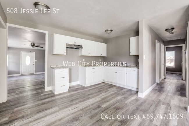 Building Photo - 508 S Jesse Lee St