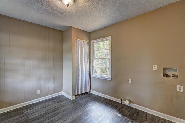 Building Photo - 1640 Kitchens Rd
