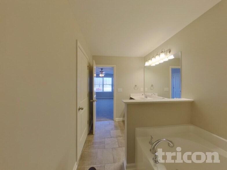 Building Photo - 4009 Commons Dr