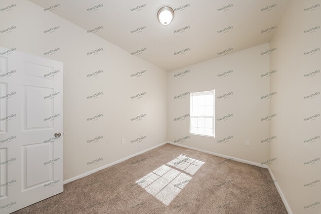 Building Photo - 333 W Michael Dr