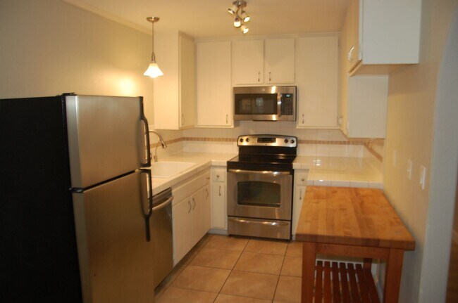 Building Photo - La Goleta One Bedroom