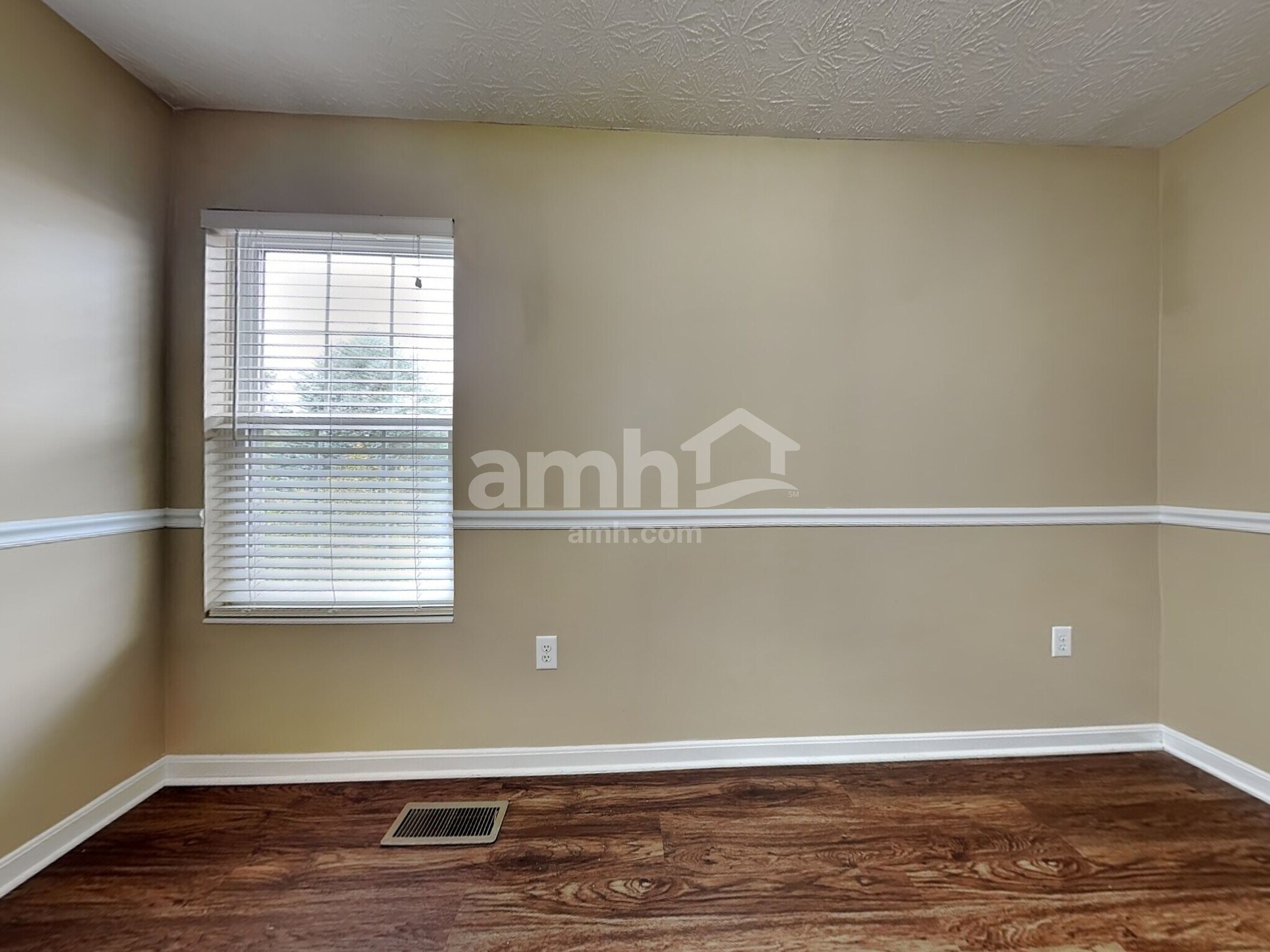 Building Photo - 5709 Clemens Dr