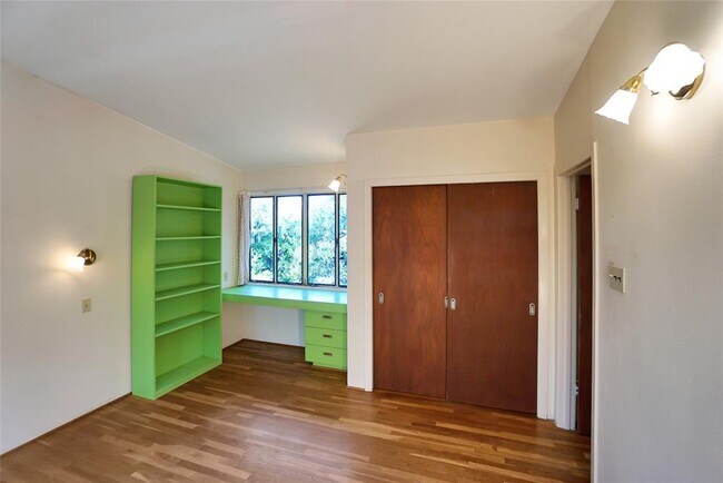 Building Photo - 1806 Alta Vista Ave