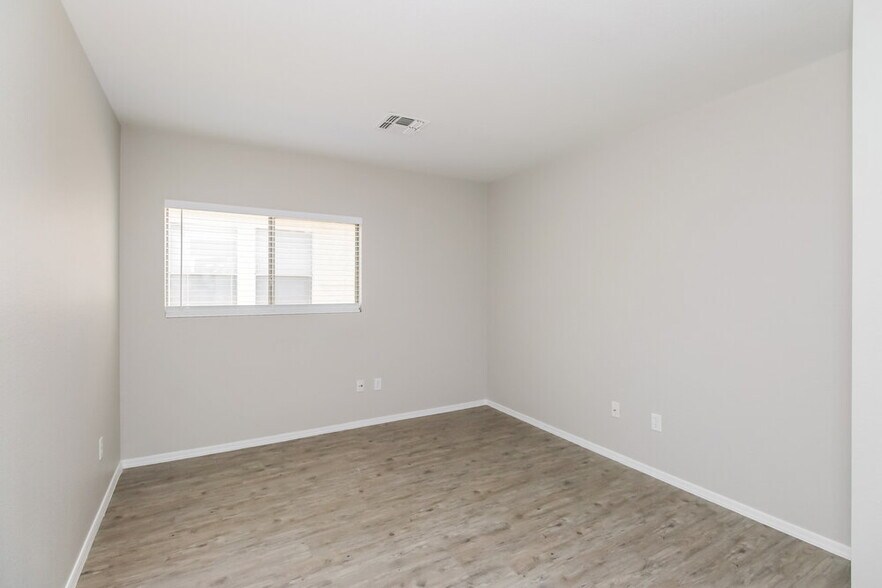 Building Photo - 2879 W Five Mile Peak Dr