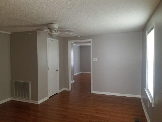 Building Photo - 7686 US-13