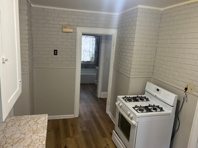 Building Photo - 1437 16th St NW