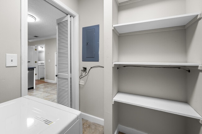 Building Photo - 1806 Shay-Lin Ct