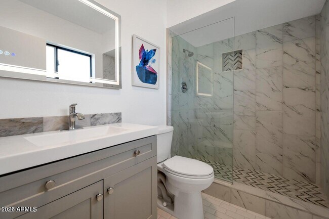 Building Photo - 721 E Montebello Ave