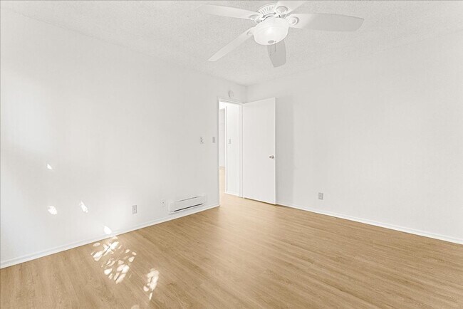 Building Photo - 517 Ximeno Ave