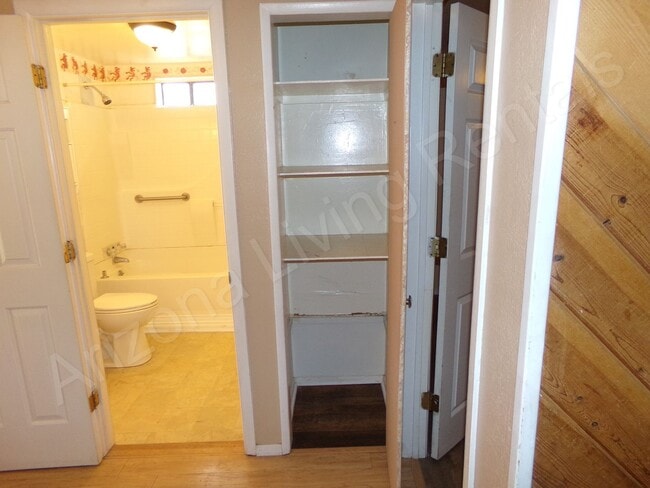 Building Photo - ADORABLE 2 BEDROOM 1 BATHROOM HOME