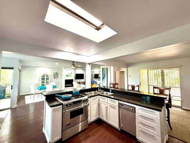 Building Photo - RIMCREST - Rare opportunity 2BR/2BA - Long Term - Furnished / Unfurnished