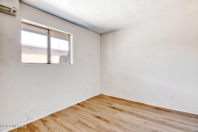 Building Photo - 5657 E 28th St