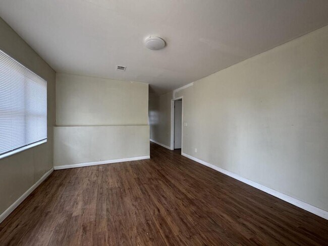 Building Photo - 33 Mitchell St