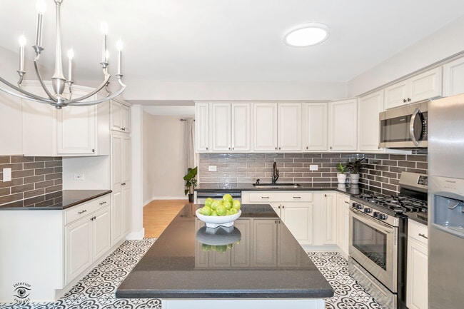 Building Photo - 14631 S Arboretum Dr