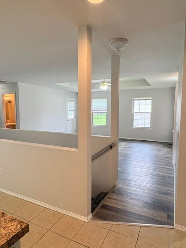 Building Photo - Ozark~ 4 bedroom walkout basement duplex for rent!