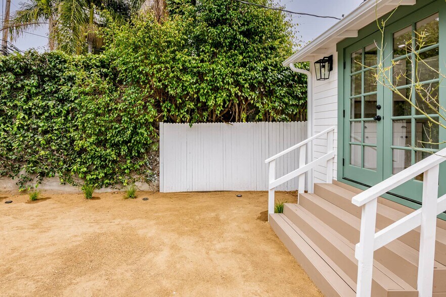 Building Photo - 1425 Cabrillo Ave