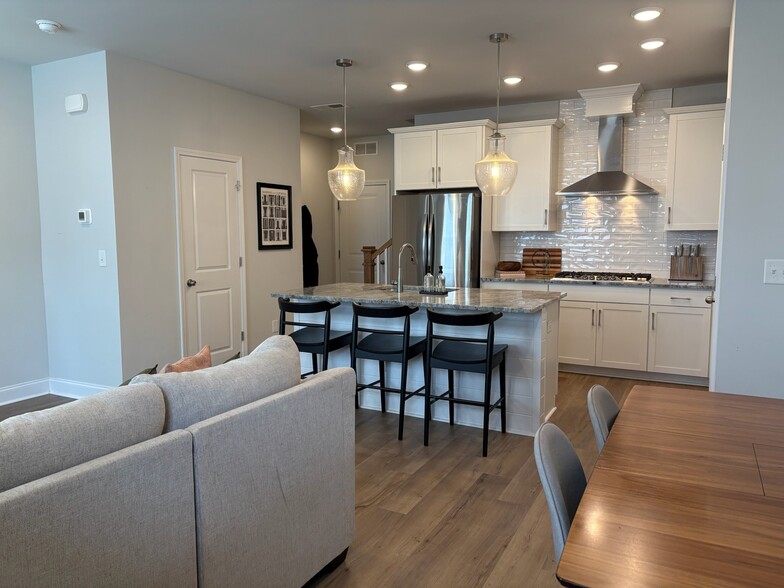 Building Photo - 5012 Calvine Mill Way