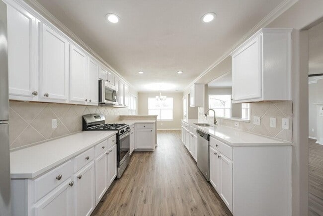 Building Photo - 5518 Sequin Dr
