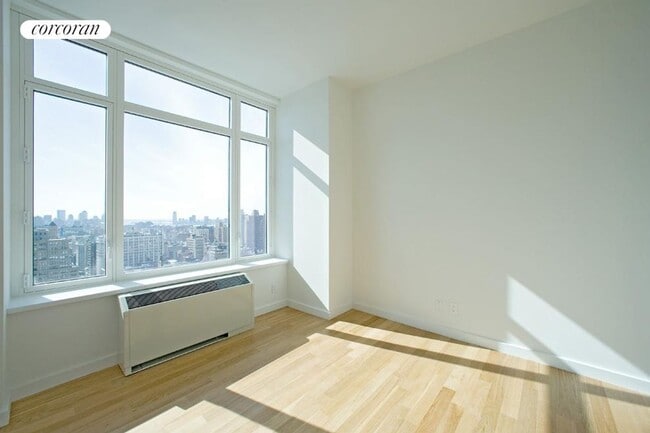 Building Photo - 325 5th Ave