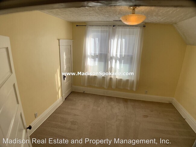 Building Photo - 1215 W Spofford Ave