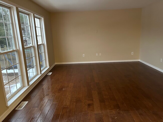 Building Photo - 349 Superior Rd