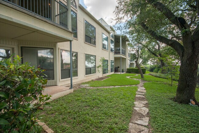 Building Photo - 3840 Far W Blvd