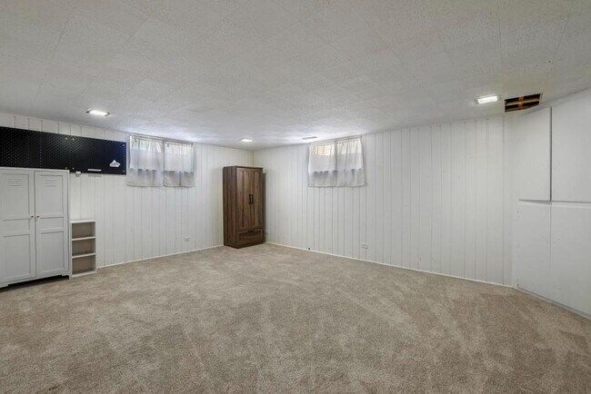 Building Photo - 216 Diana Dr