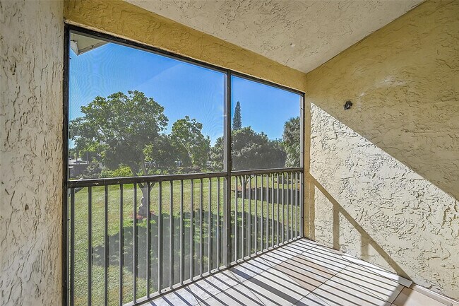 Building Photo - 719 Gardens Dr