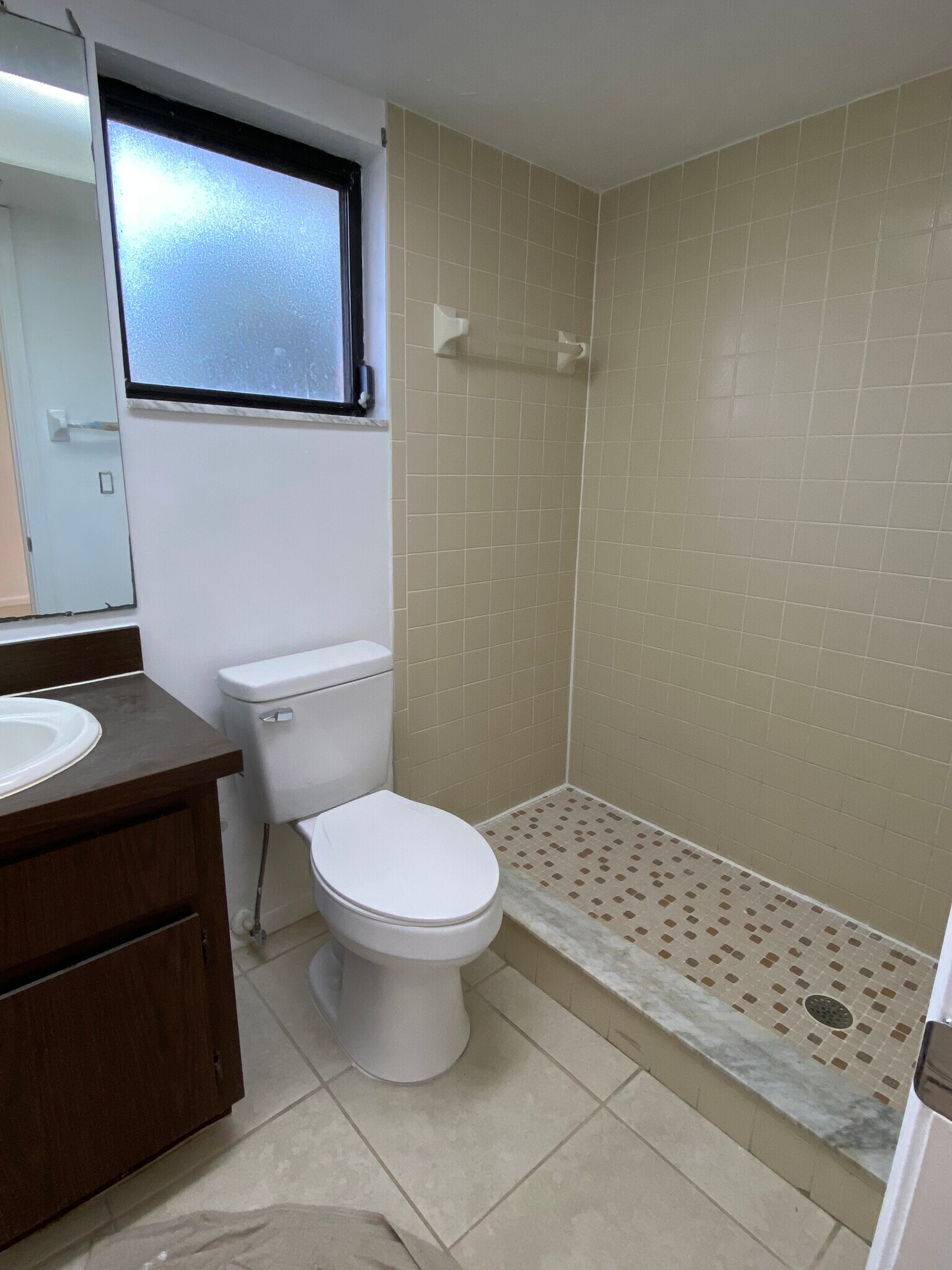 Building Photo - 513 SE 24th Ave