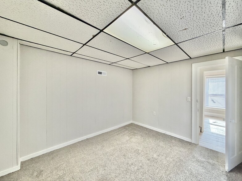 Building Photo - 757 W Grand Ave