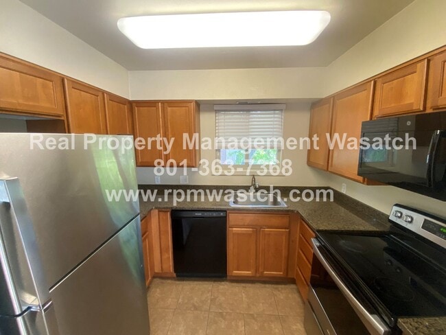 Building Photo - Come See This Great 2 Bedroom 1 Bath Condo In Salt Lake City!